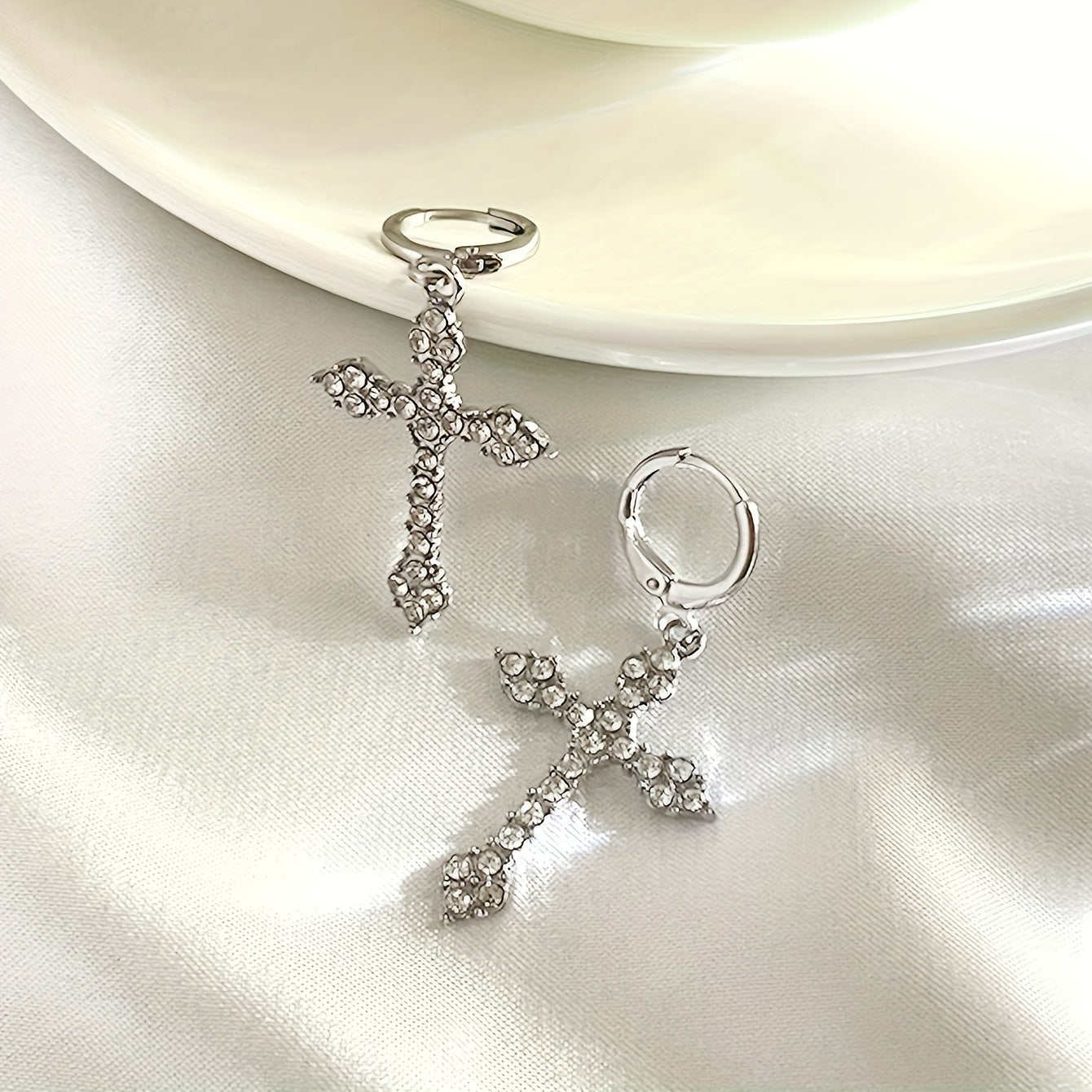 Women's Cross Stud Earrings – Lightweight Luxury Jewelry for Everyday & Special Occasions